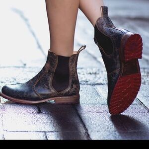 BRAND NEW Roan-Brown western Ankle Boots